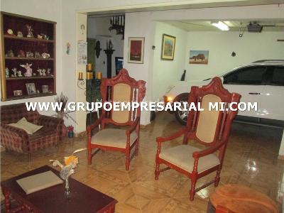 Casa de 5 alcobas en venta en Prado Centro, Medellín, 350 m² · foto 6 de 20