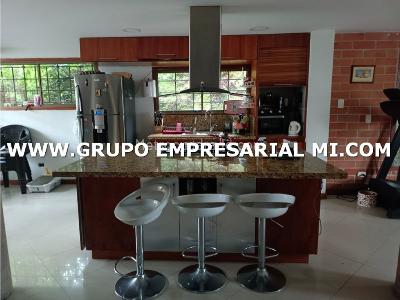 Casa de 3 alcobas en venta en La Doctora, Sabaneta, 217 m² · foto 2 de 16