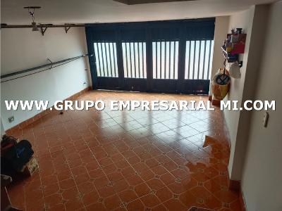 Casa de 3 alcobas en venta en La Doctora, Sabaneta, 217 m² · foto 15 de 16