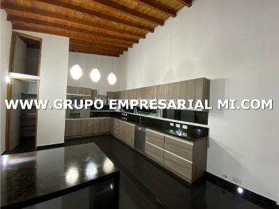 Casa de 4 alcobas en venta en Llanogrande, Rionegro, 1550 m² · foto 2 de 20