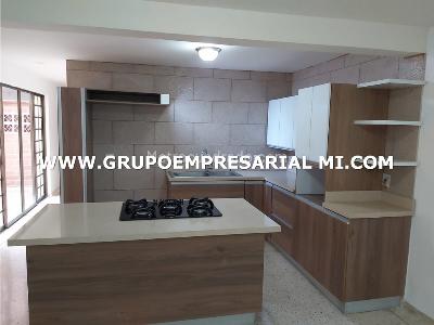 Apartamento de 3 alcobas en venta en Villa Hermosa, Medellín, 151 m² · foto 2 de 18