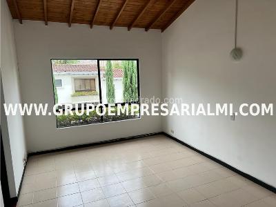 Casa de 4 alcobas en venta en Loma De Las Brujas, Envigado, 138 m² · foto 2 de 16