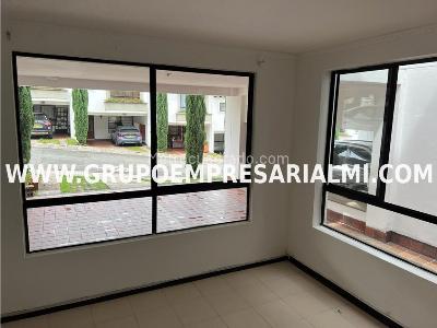 Casa de 4 alcobas en venta en Loma De Las Brujas, Envigado, 138 m² · foto 3 de 16