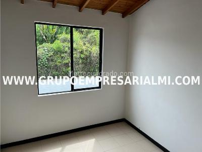 Casa de 4 alcobas en venta en Loma De Las Brujas, Envigado, 138 m² · foto 8 de 16