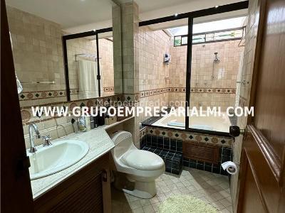 Casa de 4 alcobas en venta en Belen, Medellín, 233 m² · foto 12 de 17