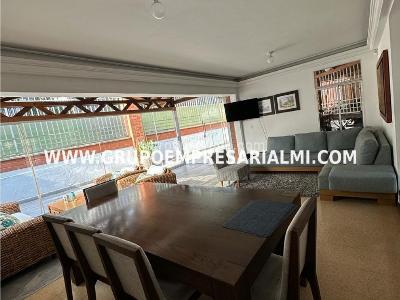 Casa de 4 alcobas en venta en Belen, Medellín, 233 m² · foto 3 de 17