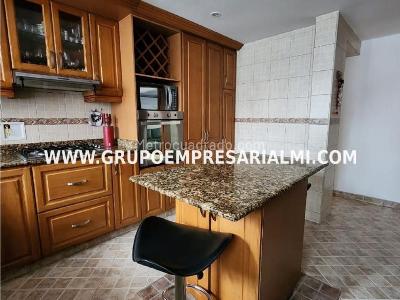 Casa de 4 alcobas en venta en Belen, Medellín, 233 m² · foto 4 de 17