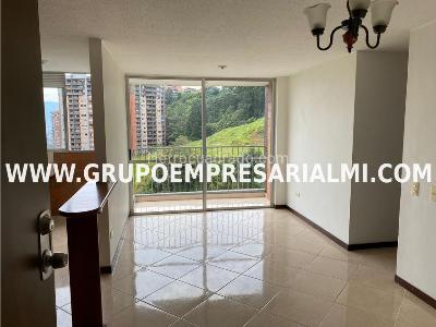 Casa de 3 alcobas en venta en Manrique, Medellín, 131 m² · foto 2 de 12