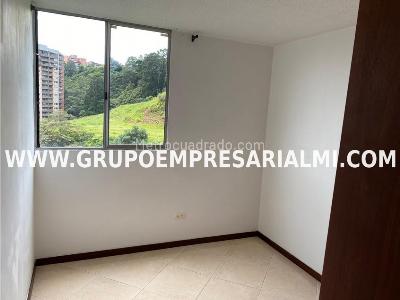 Casa de 3 alcobas en venta en Manrique, Medellín, 131 m² · foto 10 de 12