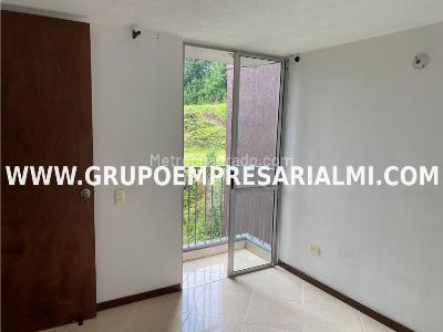 Casa de 3 alcobas en venta en Manrique, Medellín, 131 m² · foto 11 de 12