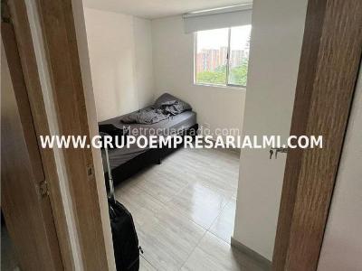 Apartamento de 2 alcobas en venta en Las Lomitas, Sabaneta, 60 m² · foto 5 de 13