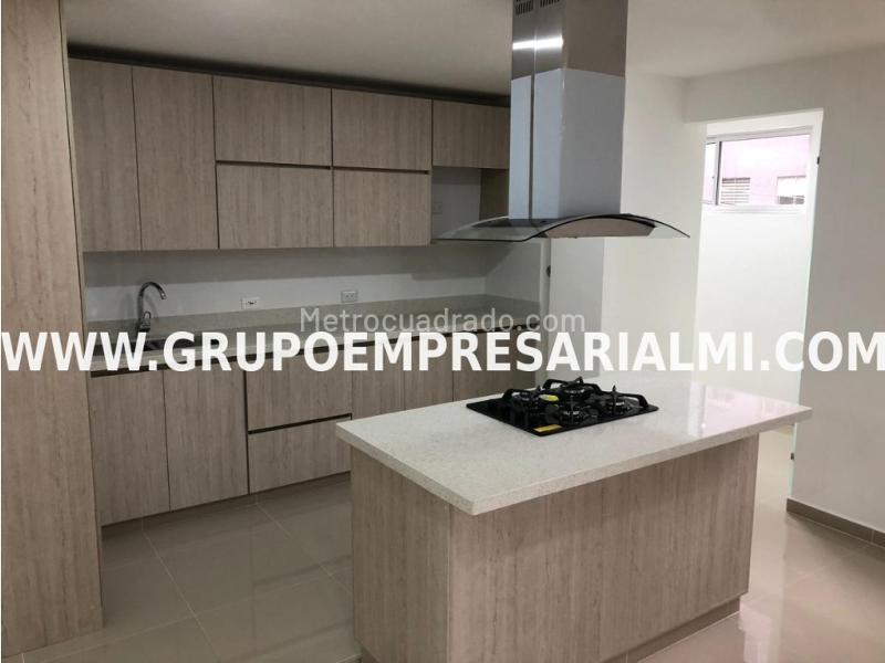 3BR Apartment for Rent in La Castellana (130 m², 3rd Floor)