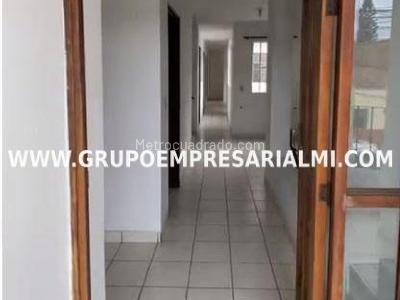 Casa de 5 alcobas en venta en Aranjuez, Medellín, 157 m² · foto 3 de 13