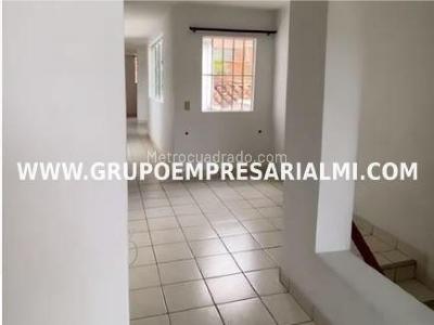 Casa de 5 alcobas en venta en Aranjuez, Medellín, 157 m² · foto 4 de 13