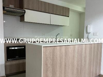 Apartamento de 3 alcobas en venta en San Jose, Sabaneta, 87 m² · foto 2 de 8