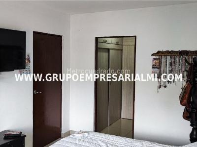 Casa de 5 alcobas en venta en El Trianon, Envigado, 226 m² · foto 11 de 18