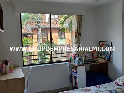 Casa de 5 alcobas en venta en El Trianon, Envigado, 226 m² · foto 12 de 18