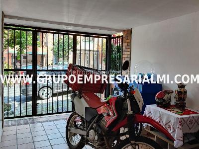 Casa de 5 alcobas en venta en El Trianon, Envigado, 226 m² · foto 13 de 18