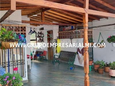 Casa de 5 alcobas en venta en El Trianon, Envigado, 226 m² · foto 16 de 18