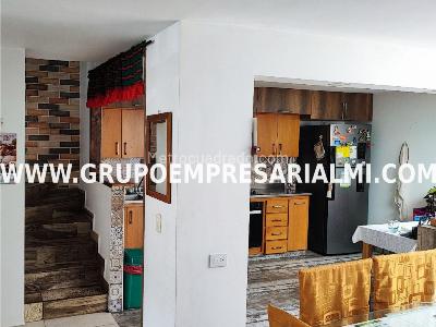 Casa de 5 alcobas en venta en El Trianon, Envigado, 226 m² · foto 3 de 18