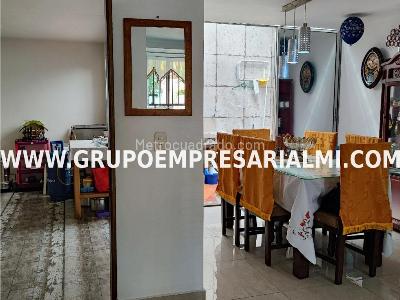 Casa de 5 alcobas en venta en El Trianon, Envigado, 226 m² · foto 5 de 18