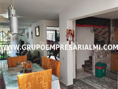 Casa de 5 alcobas en venta en El Trianon, Envigado, 226 m² · foto 7 de 18