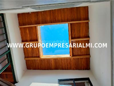 Casa de 5 alcobas en venta en El Trianon, Envigado, 226 m² · foto 9 de 18