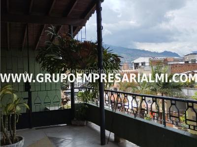 Casa de 4 alcobas en venta en Laureles, Medellín, 172 m² · foto 12 de 12