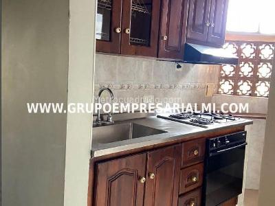 Apartamento de 3 alcobas en venta en Boston, Medellín, 73 m² · foto 2 de 10
