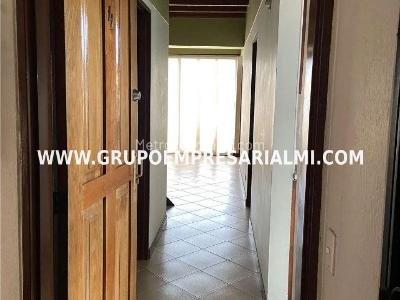 Apartamento de 3 alcobas en venta en Boston, Medellín, 73 m² · foto 3 de 10