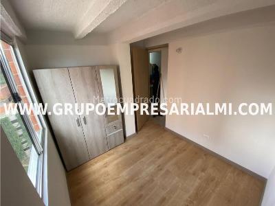 Apartamento de 3 alcobas en venta en Las Lomitas, Sabaneta, 60 m² · foto 6 de 8