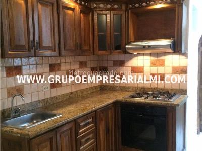 Casa de 2 alcobas en venta en Prado Centro, Medellín, 130 m² · foto 2 de 16
