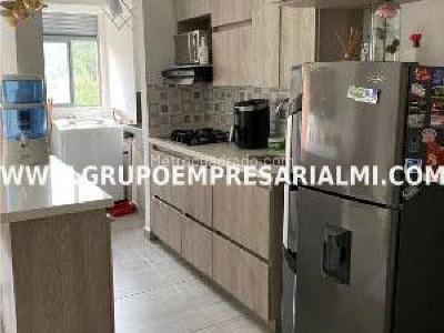 Apartamento de 2 alcobas en venta en Cabañas, Bello, 65 m² · foto 2 de 12
