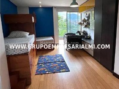 Apartamento de 3 alcobas en venta en Cabañas, Bello, 580 m² · foto 6 de 12