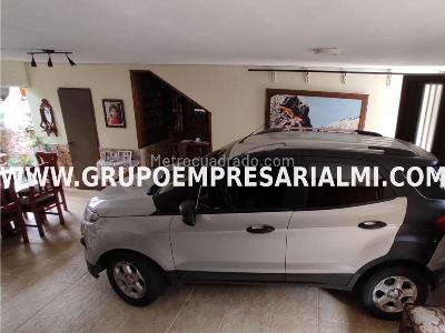Casa de 4 alcobas en venta en Estadio, Medellín, 220 m² · foto 4 de 16