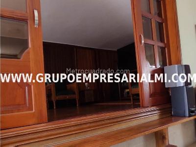 Casa de 4 alcobas en venta en Estadio, Medellín, 220 m² · foto 5 de 16