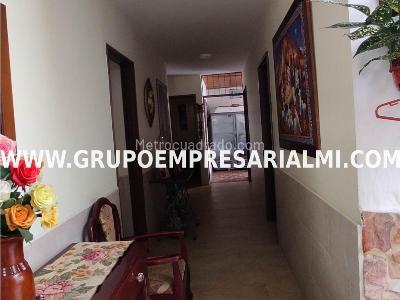 Casa de 4 alcobas en venta en Estadio, Medellín, 220 m² · foto 7 de 16