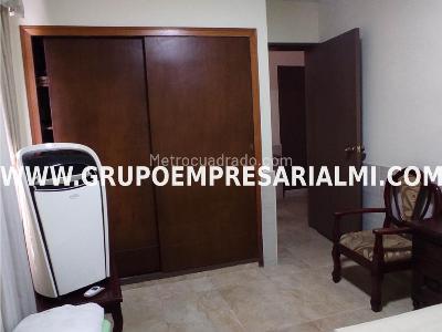 Casa de 4 alcobas en venta en Estadio, Medellín, 220 m² · foto 8 de 16