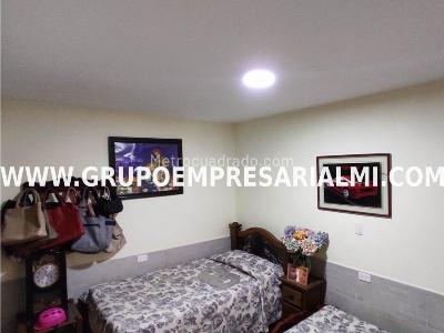 Casa de 4 alcobas en venta en Estadio, Medellín, 220 m² · foto 9 de 16