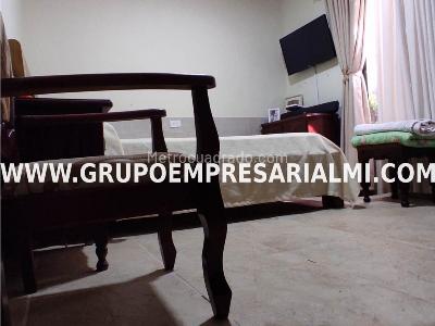 Casa de 4 alcobas en venta en Estadio, Medellín, 220 m² · foto 10 de 16