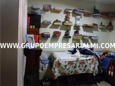 Casa de 4 alcobas en venta en Estadio, Medellín, 220 m² · foto 11 de 16