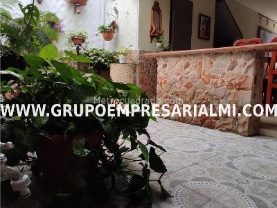 Casa de 4 alcobas en venta en Estadio, Medellín, 220 m² · foto 12 de 16