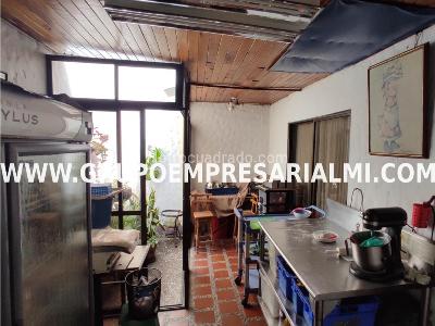 Casa de 4 alcobas en venta en Estadio, Medellín, 220 m² · foto 13 de 16