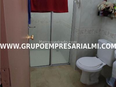 Casa de 4 alcobas en venta en Estadio, Medellín, 220 m² · foto 16 de 16