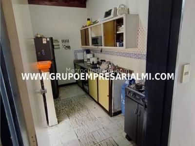 Apartamento de 5 alcobas en venta en La America, Medellín, 237 m² · foto 2 de 20