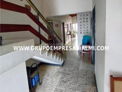 Apartamento de 5 alcobas en venta en La America, Medellín, 237 m² · foto 8 de 20