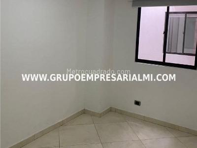 Apartamento de 3 alcobas en venta en Cabañitas, Bello, 71 m² · foto 3 de 10