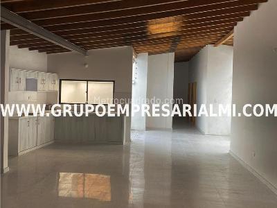 Casa de 5 alcobas en arriendo en Laureles, Medellín, 315 m² · foto 2 de 15