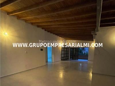 Casa de 5 alcobas en arriendo en Laureles, Medellín, 315 m² · foto 4 de 15