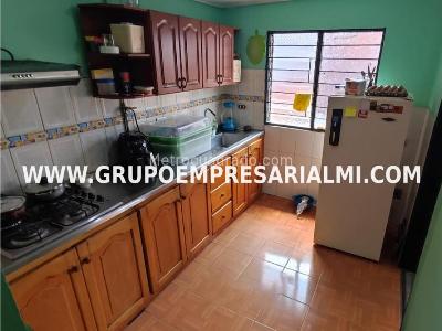 Casa de 4 alcobas en venta en Castilla, Medellín, 100 m² · foto 2 de 11